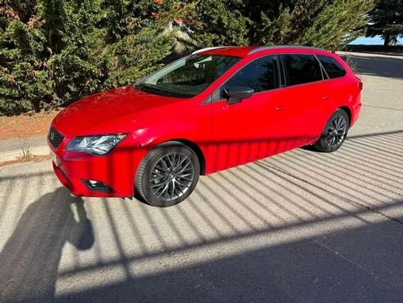 Usado Seat Leon ST Style 110 CV (80 kW) 2016 Rojo Familiar