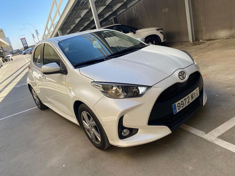 Usado Toyota Yaris Hybrid Active 116 CV (85 kW) 2025 Blanco