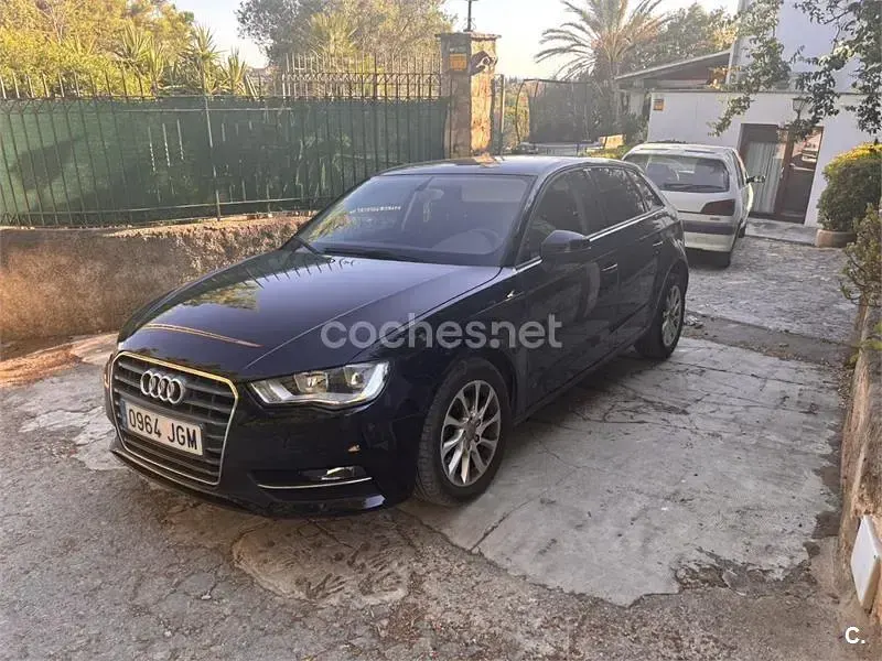 Usado Audi A3 Attraction 110 CV (80 kW) 2015 Negro Berlina