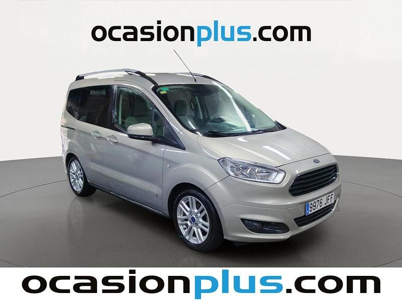 Usado Ford Tourneo Courier Titanium 102 CV (75 kW) 2015 Gris Monovolumen