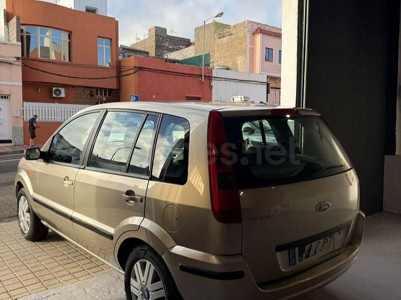 Usado Ford Fusion 100 CV (73 kW) 2003 Marrón Berlina