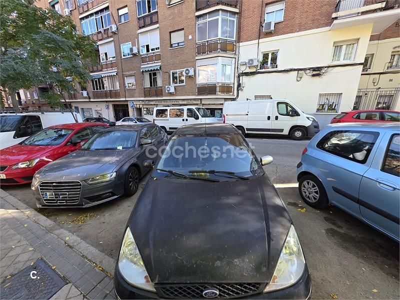 Azul Usado 2002 Ford Focus Trend Berlina | 900 € (Precio justo) - Imagen 1/4