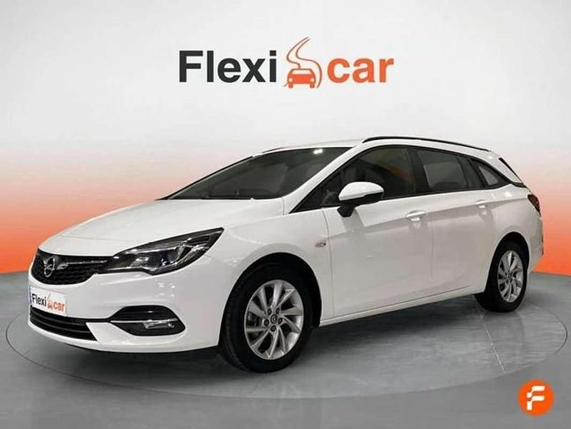 Usado Opel Astra 105 CV (77 kW) 2020 Blanco Familiar