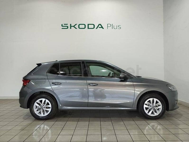 Usado Skoda Fabia Selection 95 CV (69 kW) 2025 Gris Berlina