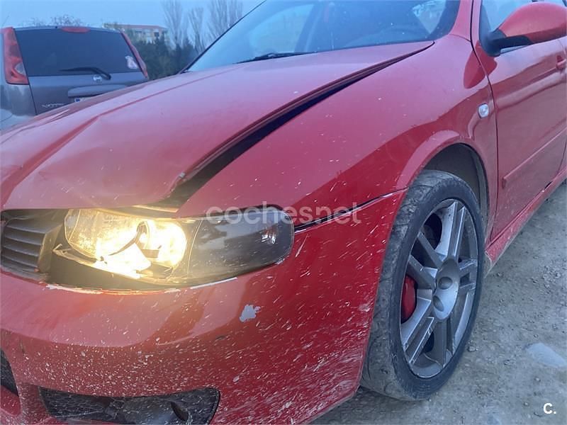 Usado Seat Leon 150 CV (110 kW) 2002 Rojo Berlina