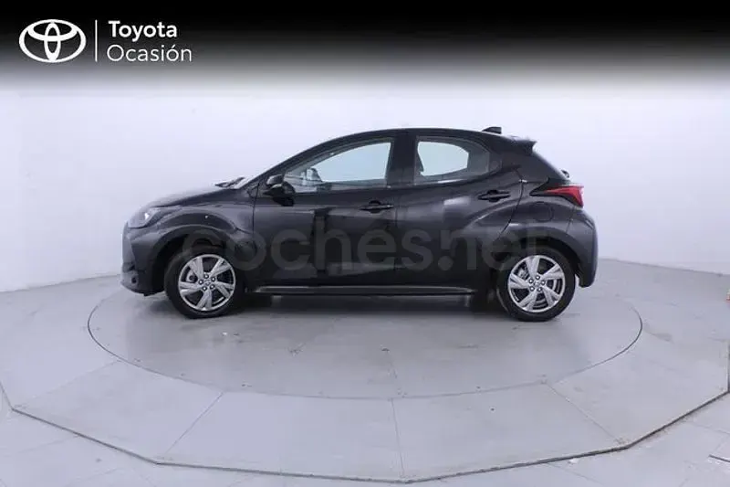 Usado Toyota Yaris Hybrid Active 116 CV (85 kW) 2025 Negro Berlina