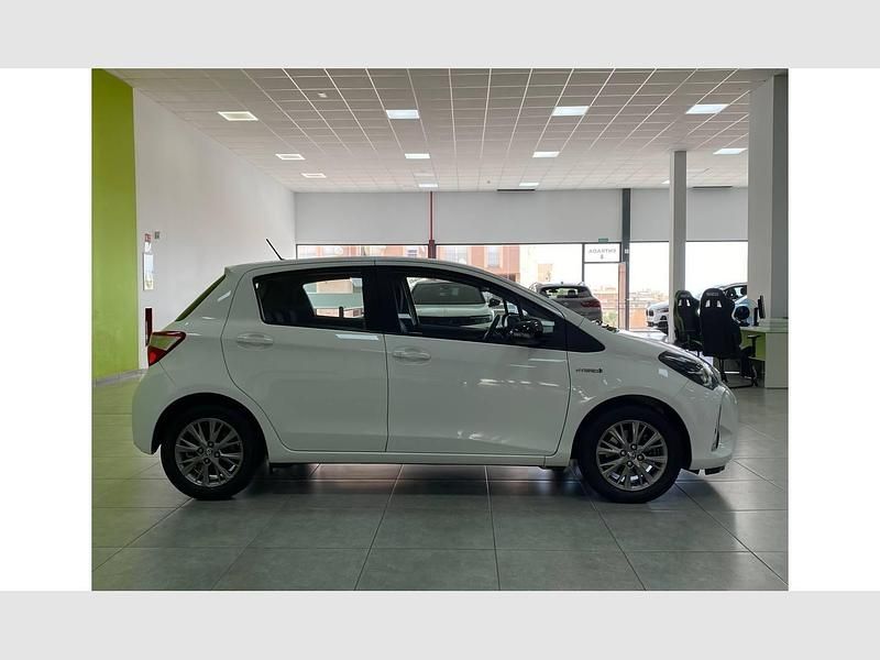 Usado Toyota Yaris Active 100 CV (73 kW) 2020 Blanco