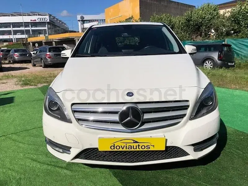 Usado Mercedes B180 109 CV (80 kW) 2012 Blanco Monovolumen