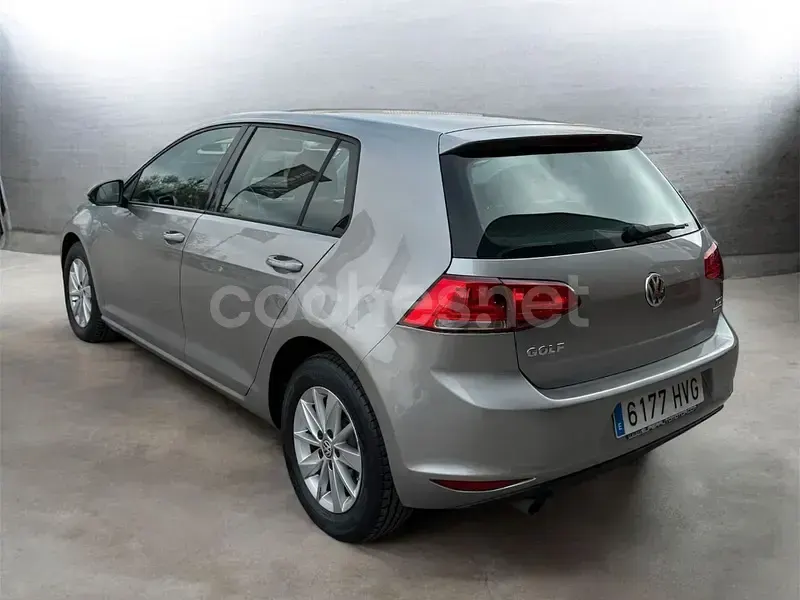 Usado VW Golf VII Advance 105 CV (77 kW) 2014 Gris / plata Berlina