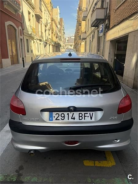 Usado Peugeot 206 75 CV (55 kW) 2001 Gris / plata Berlina