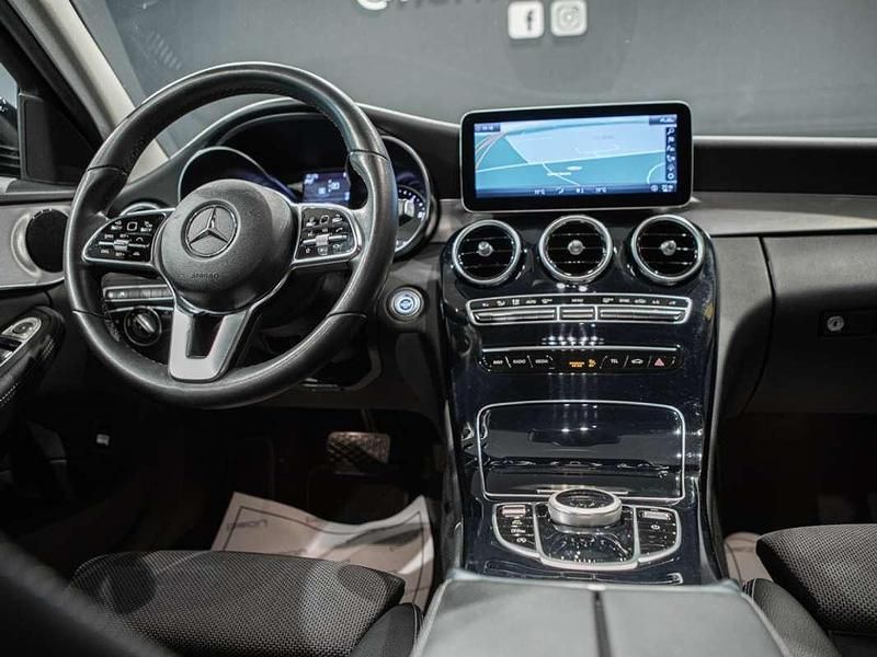 Usado Mercedes C220 194 CV (142 kW) 2018 Negro Familiar