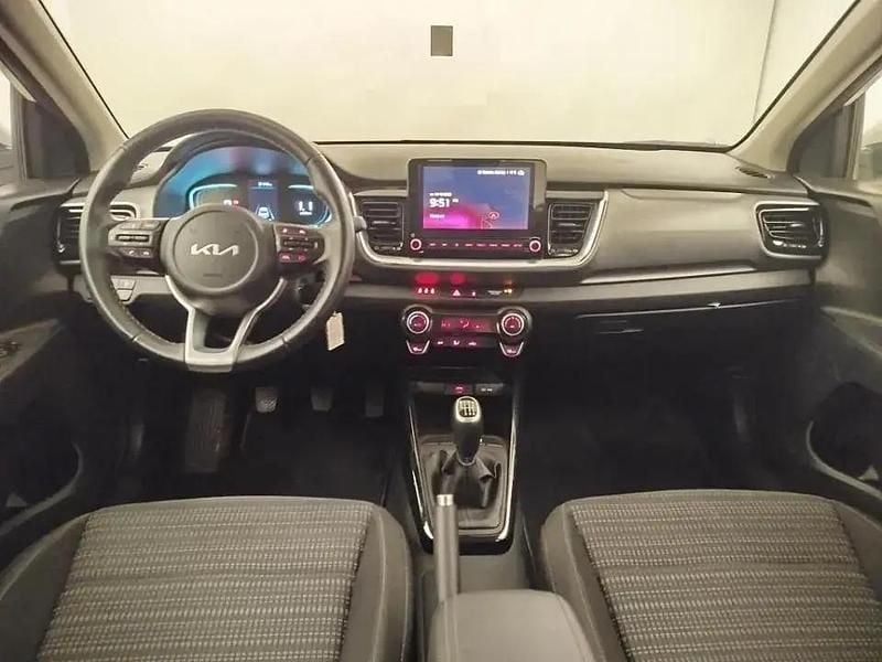 Usado Kia Stonic 101 HP (74 kW) 2025 Branco SUV