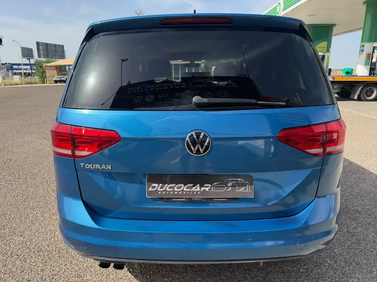 Usado VW Touran Advance 150 CV (110 kW) 2022 Azul Monovolumen