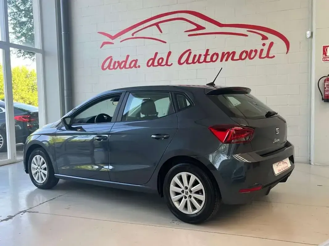 Usado Seat Ibiza Style 116 CV (85 kW) 2022 Gris Utilitario