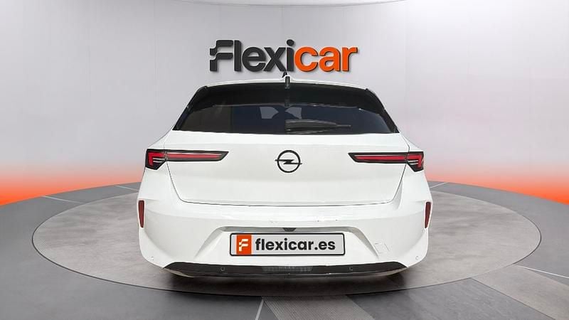 Usado Opel Astra Edition 130 CV (95 kW) 2023 Blanco Berlina