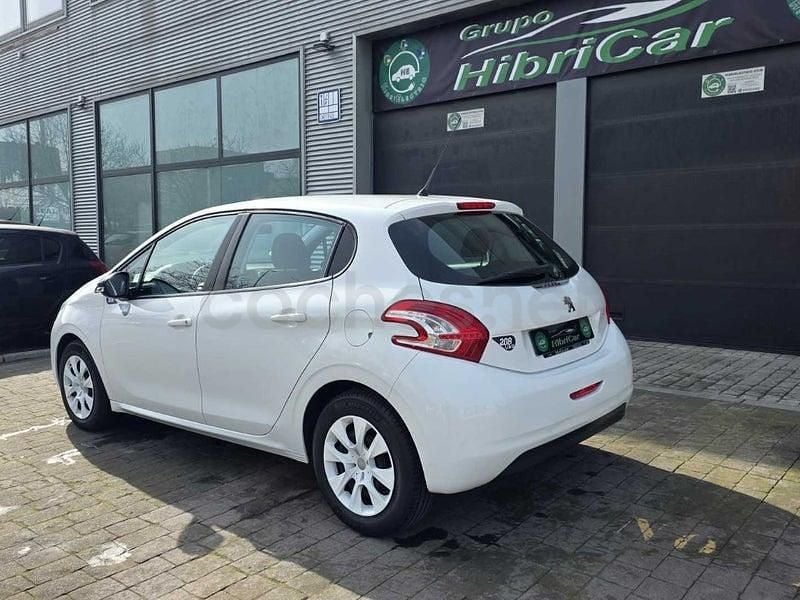 Usado Peugeot 208 68 CV (50 kW) 2015 Blanco Utilitario