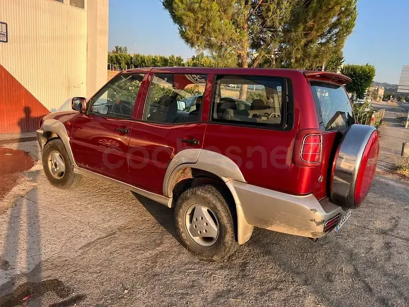 Usado Nissan Terrano 100 CV (73 kW) 1994 Granate SUV