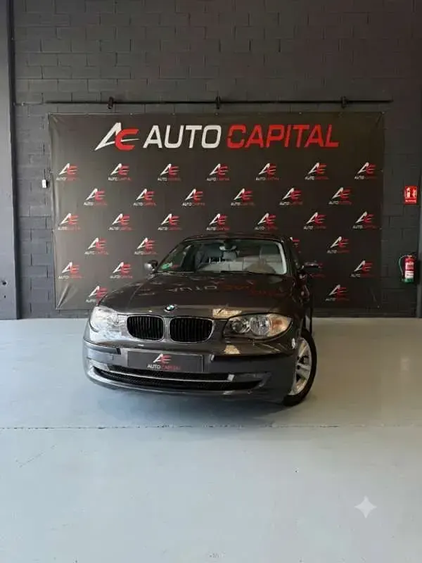 Usado BMW 116 116 CV (85 kW) 2007 Gris Utilitario