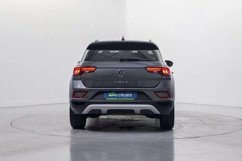 Usado VW T-Roc Life 116 CV (85 kW) 2022 Gris SUV