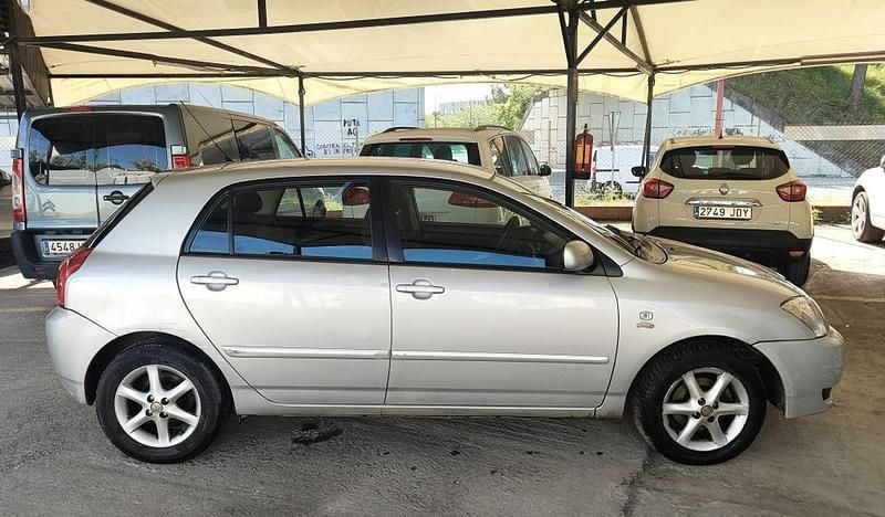 Usado Toyota Corolla Terra 90 CV (66 kW) 2003 Gris Utilitario