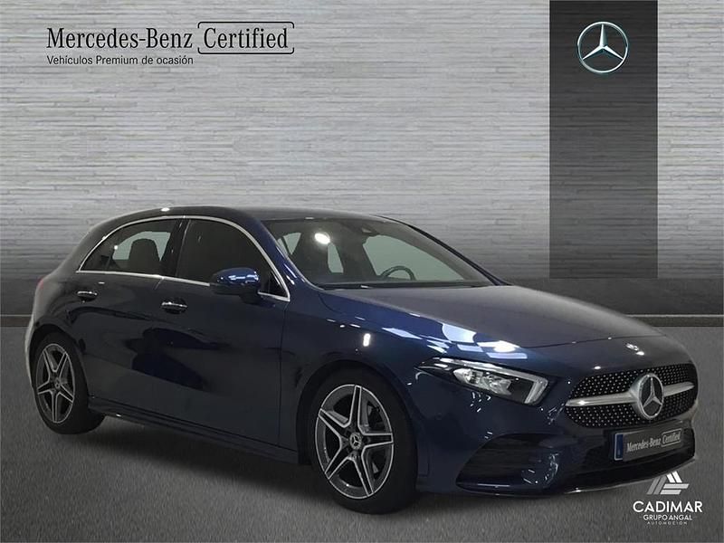 Usado Mercedes A180 AMG line 116 CV (85 kW) 2022 Azul Berlina