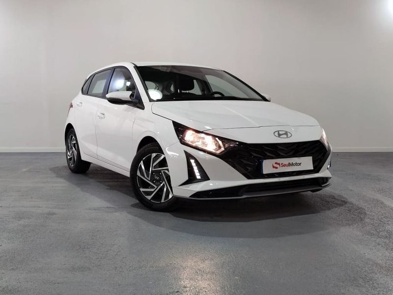 Blanco Usado 2024 Hyundai i20 Berlina | 16.999 € (Precio justo) - Imagen 1/4