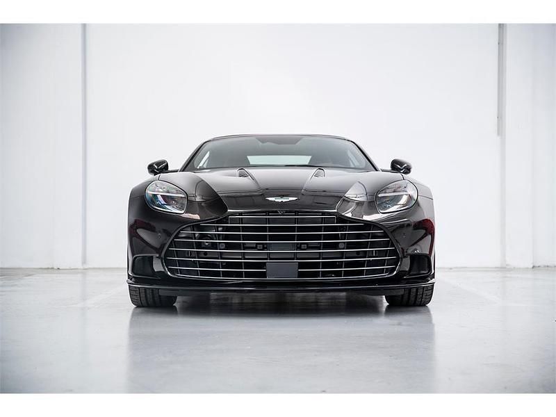 Nuevo Aston Martin Vanquish 835 CV (614 kW) 2025 Minotaur green Descapotable