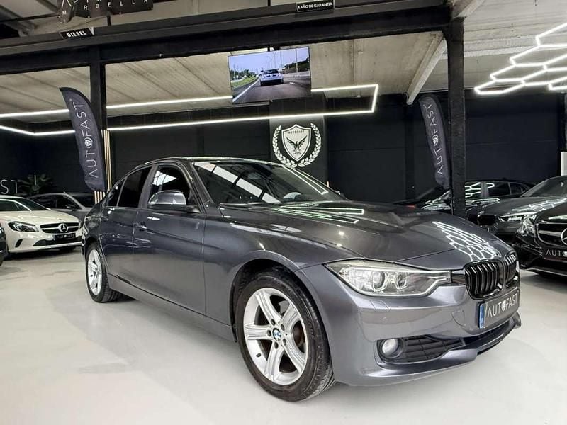 Usado BMW 318 Comfort Edition 143 HP (105 kW) 2014 Cinzento Sedan