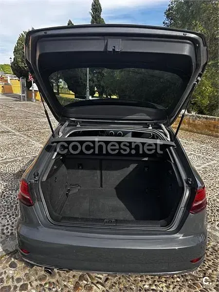 Usado Audi A3 Design 110 CV (80 kW) 2017 Gris / plata Berlina