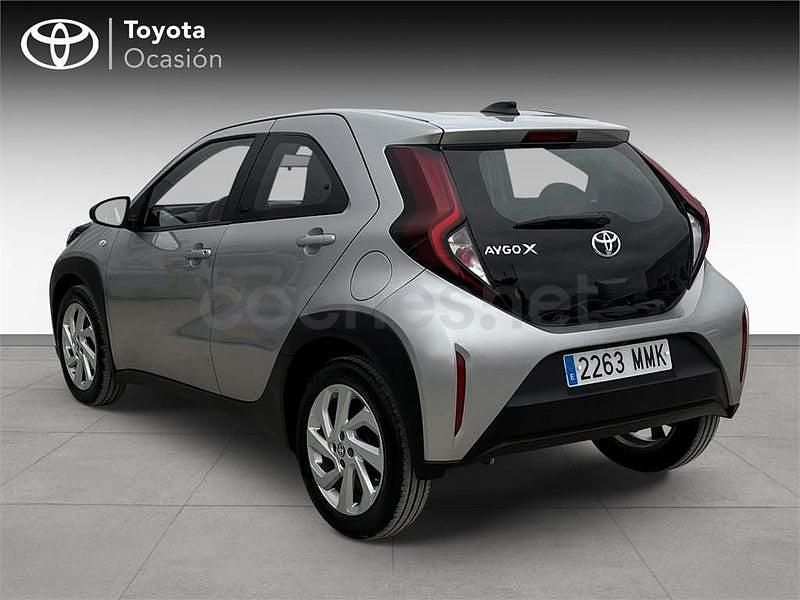 Usado Toyota Aygo X Play 72 CV (52 kW) 2023 Gris / plata SUV