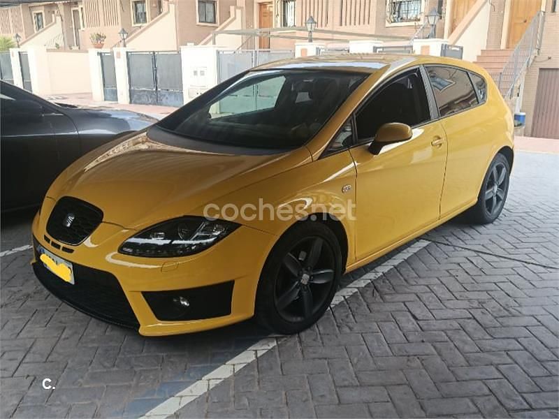 Usado Seat Leon Style 105 CV (77 kW) 2009 Amarillo Utilitario