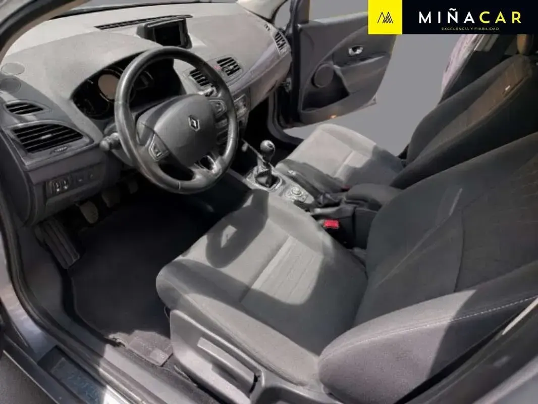 Usado Renault Mégane GrandTour Bose Edition 109 CV (80 kW) 2016 Azul Familiar