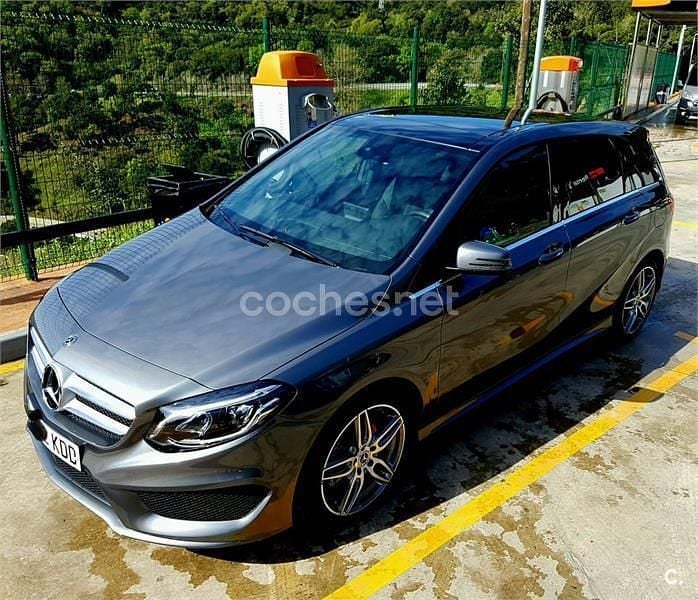 Usado Mercedes B200 AMG line 136 CV (100 kW) 2017 Gris / plata Monovolumen