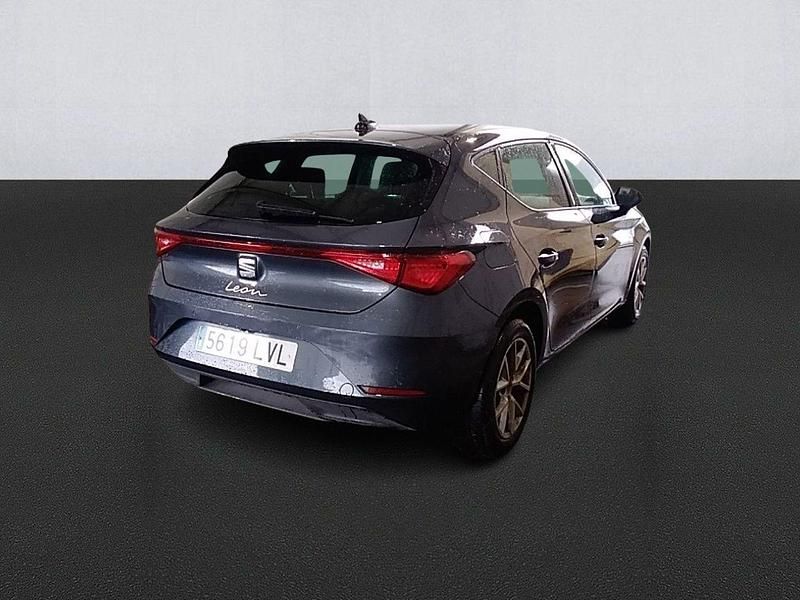 Usado Seat Leon Style 110 CV (80 kW) 2021 Gris Utilitario