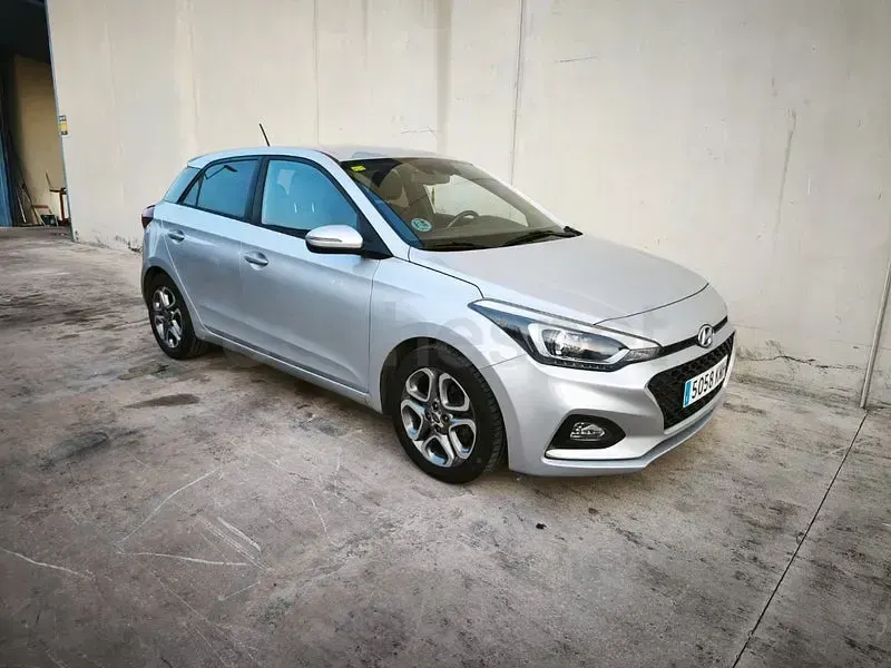 Begagnad Hyundai i20 100 HK (73 kW) 2018 Grå Sedan