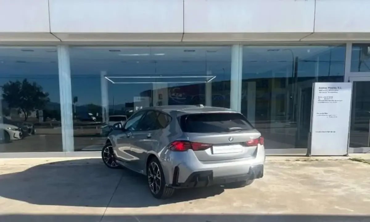 Usado BMW 120 M Sport 163 CV (119 kW) 2025 Gris Utilitario