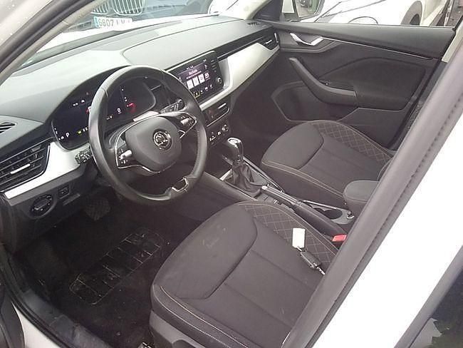 Usado Skoda Kamiq Ambition 110 CV (80 kW) 2022 Blanco SUV