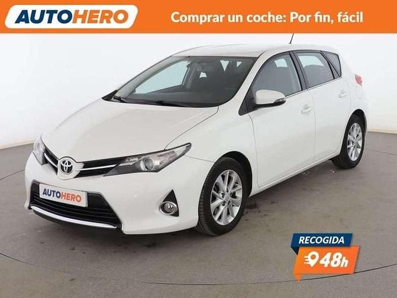Usado Toyota Auris Active 126 CV (92 kW) 2014 Blanco Berlina