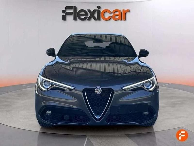 Usado Alfa Romeo Stelvio Super 162 CV (119 kW) 2022 Gris SUV