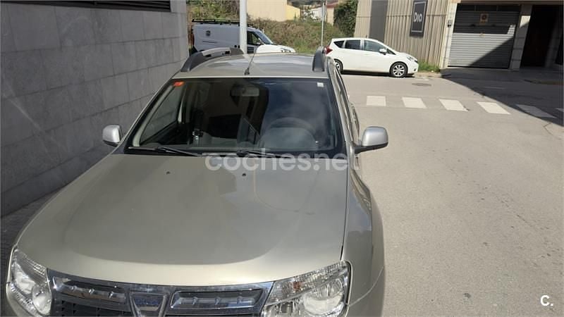 Usado Dacia Duster Ambiance 107 CV (78 kW) 2011 Beige SUV