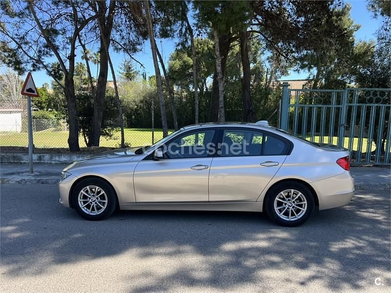 Usado BMW 318 143 HP (105 kW) 2014 Cinzento Sedan