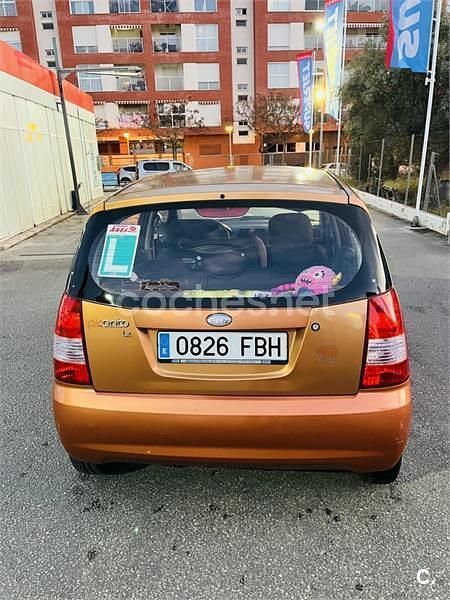 Usado Kia Picanto LX 61 CV (44 kW) 2006 Naranja Utilitario