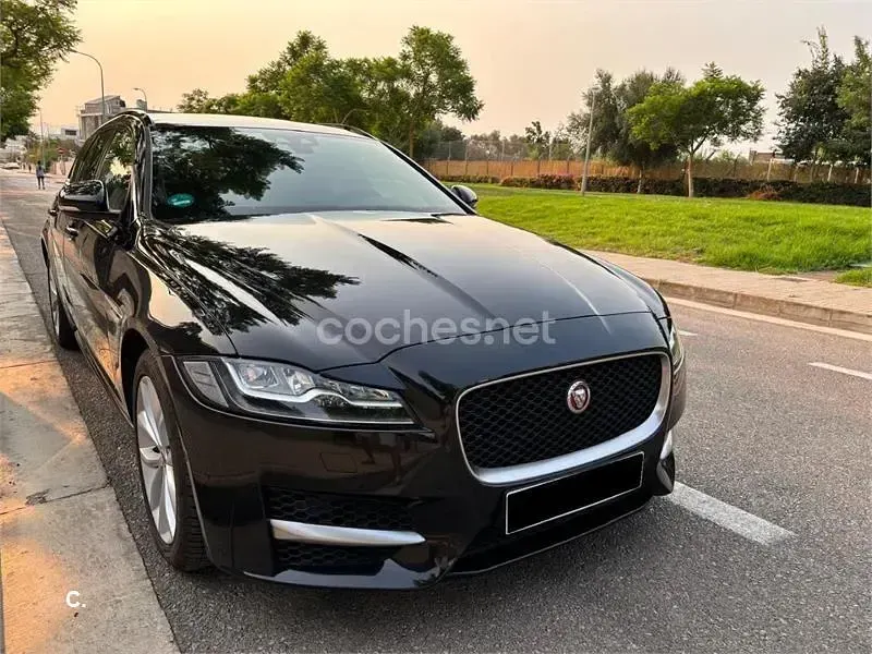 Usado Jaguar XF Sportbrake R-Sport 240 CV (176 kW) 2019 Negro Familiar
