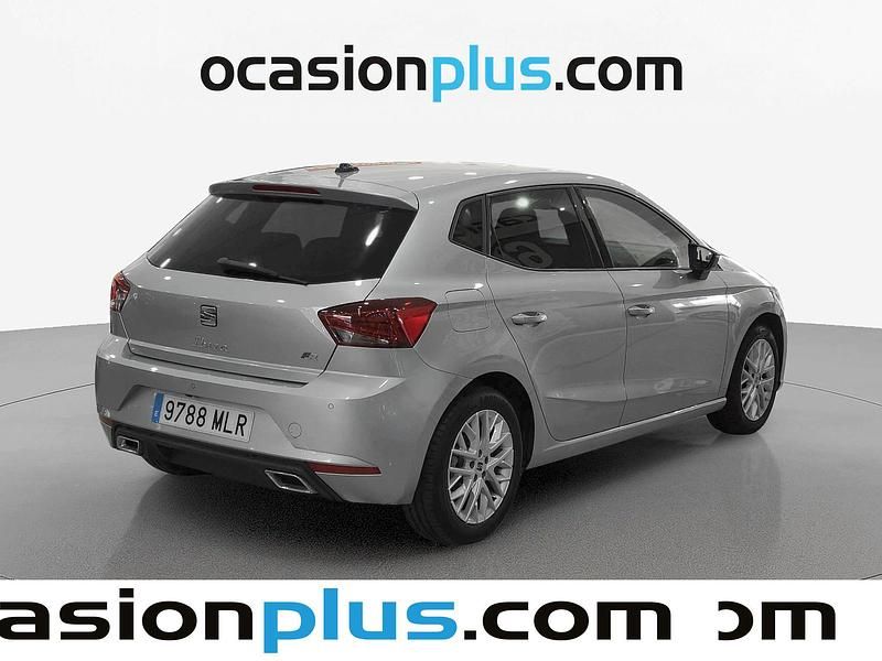 Usado Seat Ibiza FR 110 CV (80 kW) 2023 Gris plata Utilitario
