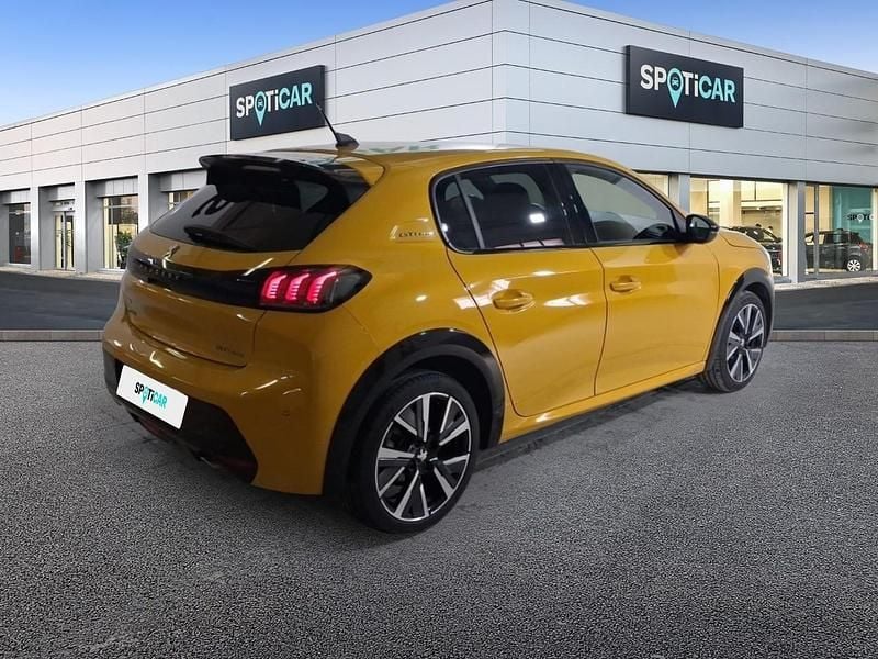 Usado Peugeot 208 GT-line 100 CV (73 kW) 2020 Dorado Utilitario