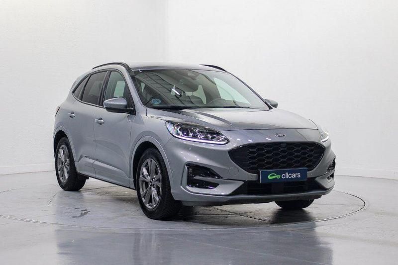 Usado Ford Kuga ST-Line 120 CV (88 kW) 2023 Gris / plata SUV