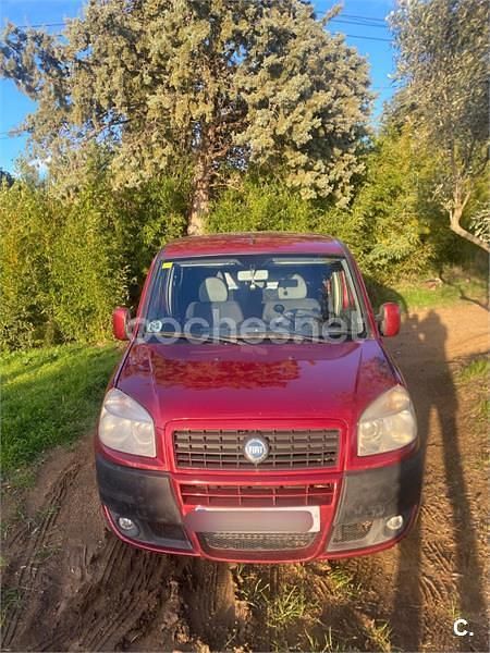 Usado Fiat Doblò Dynamic 105 CV (77 kW) 2009 Granate Monovolumen