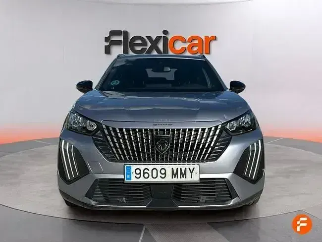 Usado Peugeot 2008 Allure 130 CV (95 kW) 2024 Gris SUV