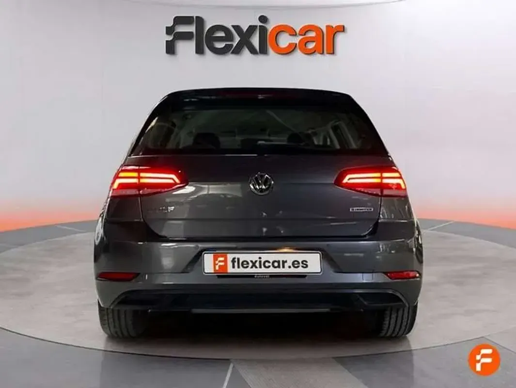 Usado VW Golf VIII Style 131 CV (96 kW) 2020 Gris Utilitario