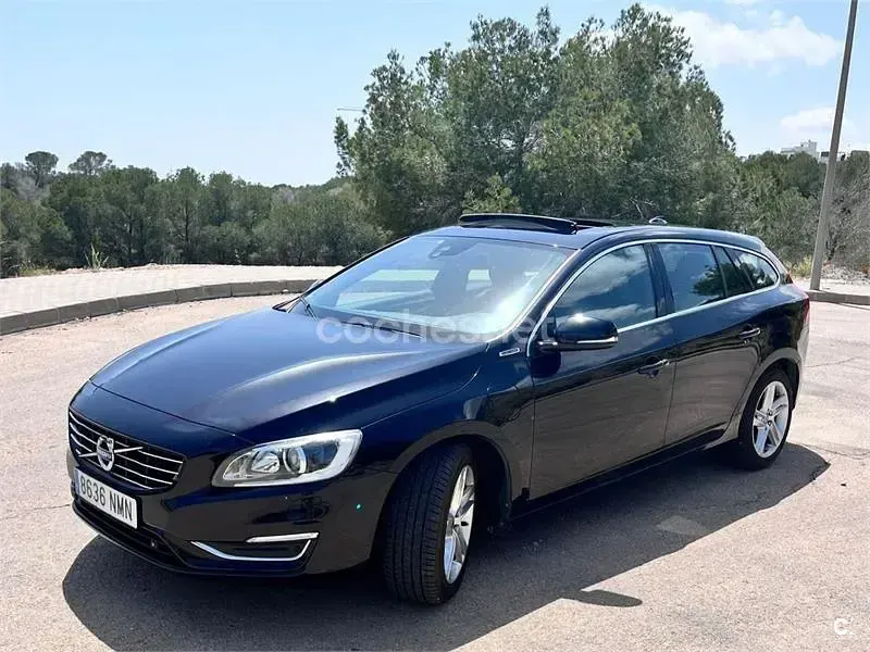 Usado Volvo V60 285 CV (209 kW) 2014 Negro Familiar